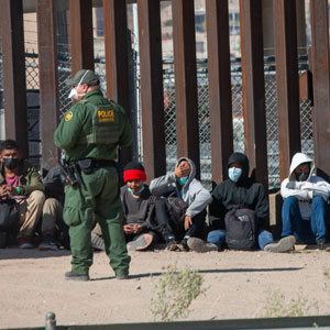 El Gobernador DeSantis Toma Nuevas Medidas para Abordar la Inmigración Ilegal y la Actividad Criminal en Florida